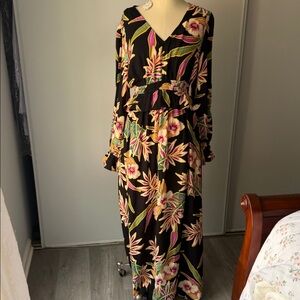 Black Floral V-Neck Long Sleeve Maxi Dress Oddi size Large